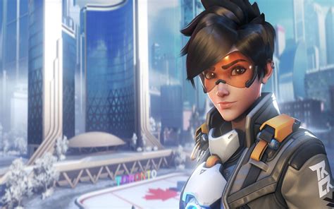 How to play Tracer in Overwatch 2