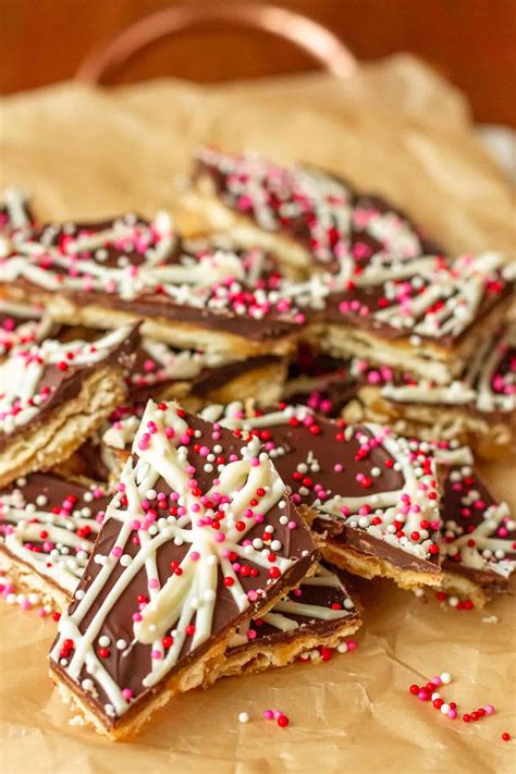 4-Ingredient Saltine Cracker Toffee (Crack Crackers) – Unsophisticook