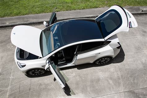 Tesla Model Y Doors Open Up - Image to u