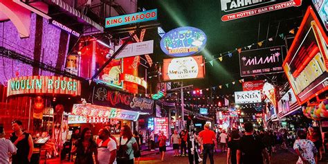 Walking Street: A Heart-Stopping Nightlife Scene in Pattaya | The Bear ...