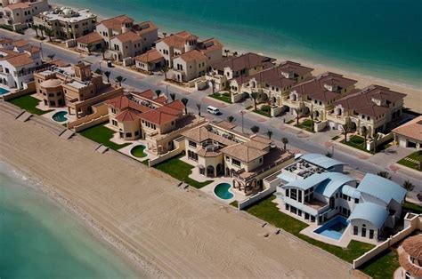 These r the Signature Villas at Palm Jumeirah (Dubai).. one of these is ...