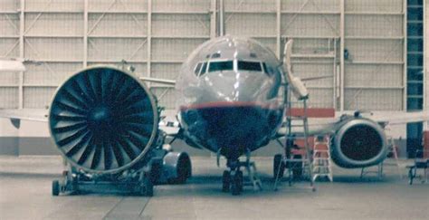 777 engine size comparison with a 737 | Aircraft maintenance, Boeing ...