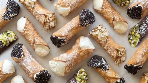 North End Dessert Crawl: Cannoli, Sfogliatella, Biscotti, and ...