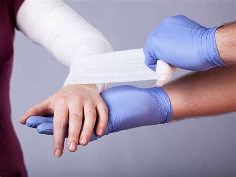 How to Make A Splint: Materials You’ll Need, Hand Splints, and More