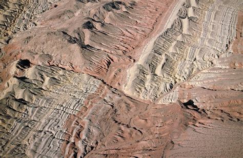 Right-lateral fault, southern Nevada – Geology Pics