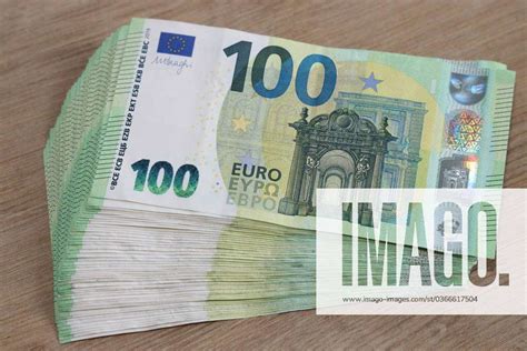 100 EURO banknote EURO bills assets Vienna, 22 11 2023 Money, banknotes ...