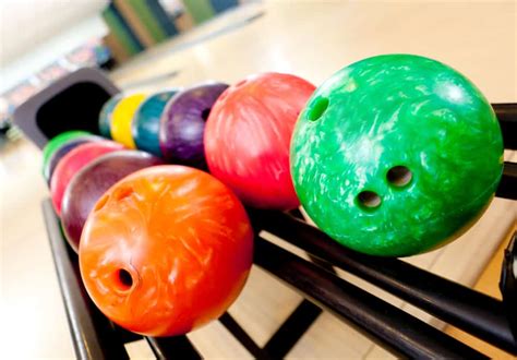 9 Types Of Bowling Balls (Differences, Size, Color, Appearance)