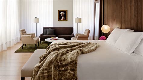 EDITION Hotel Bed | Luxury EDITION Hotel Bedding and Décor