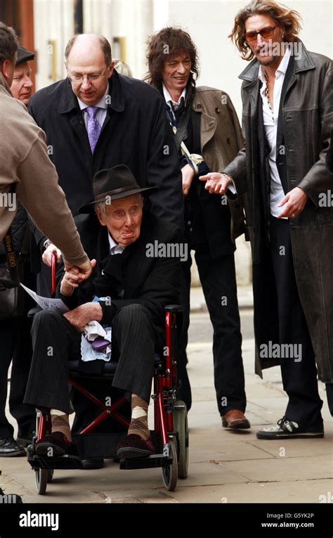 Funeral of Bruce Reynolds Stock Photo: 106943166 - Alamy