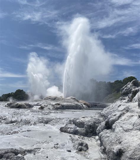 Pohutu Geyser and Te Tohu Geyser Te Puia Rotorua New Zealand [OC] 2642 ...