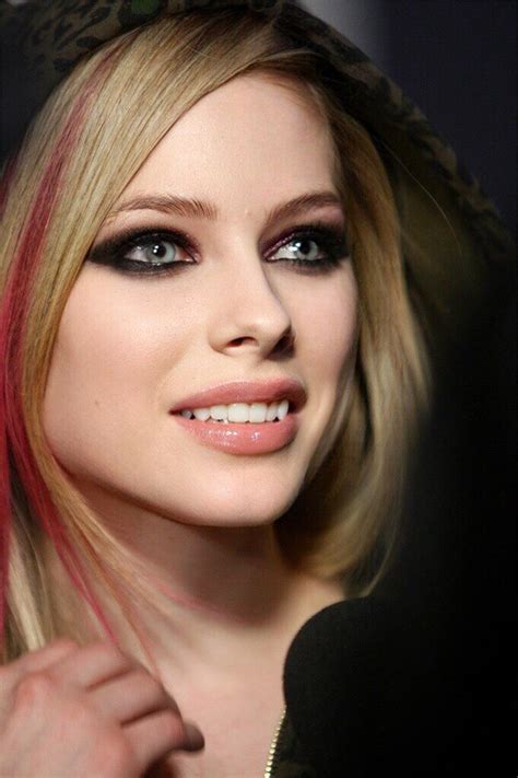 Avril Lavigne | Avril lavigne photos, Avril lavigne, Beautiful women ...