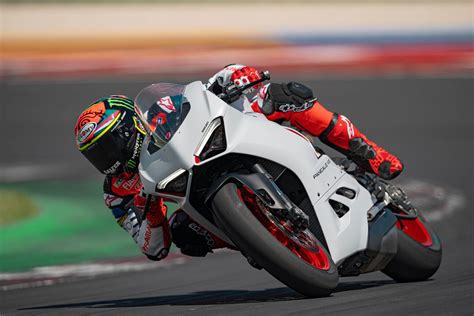 2020 Ducati Panigale V2 now offered in white - Motorcycle News