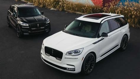 2022 Lincoln Aviator Gets Stealthy, Blacked-Out Appearance Pack