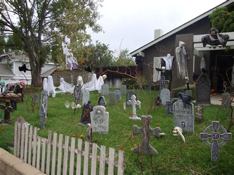 our front yard graveyard - Halloween 2010 | Halloween yard decorations ...