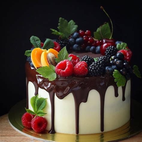 Classic fruit birthday cake | Tortendeko, Kuchen und torten rezepte ...