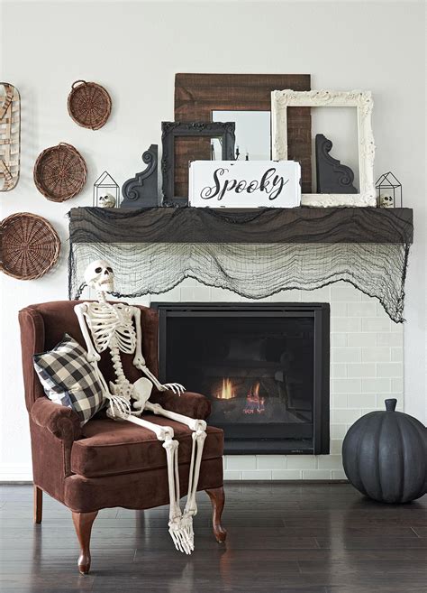 24 Spooky and Stylish Halloween Mantel Decor Ideas