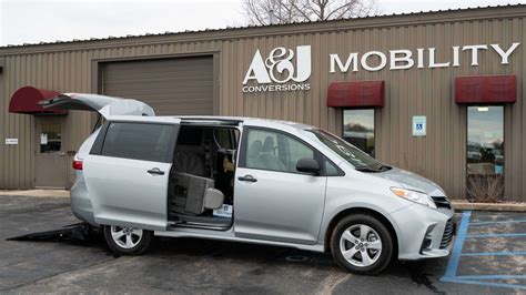 2020 Toyota Sienna | BraunAbility Toyota Manual Rear Entry | A&J Mobility