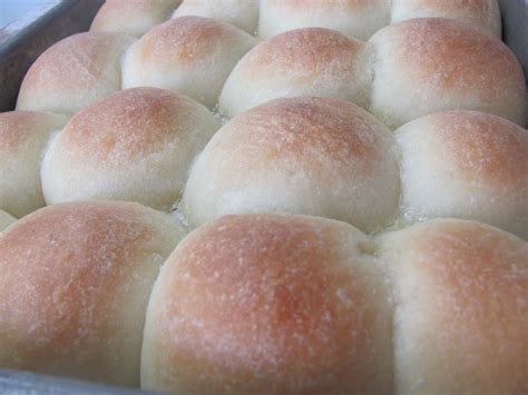 Running Upward: Grandma's Yeast Rolls (...but in the bread machine ...