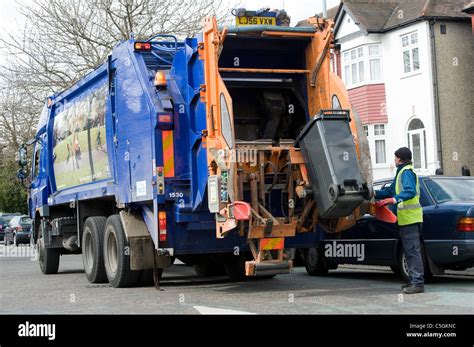 Bin Lorry Stock Photos & Bin Lorry Stock Images - Alamy