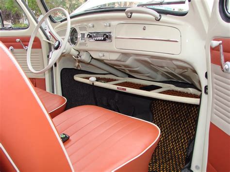 True red interior VW Bug | Fusca, Volkswagen beetle, Fusca branco