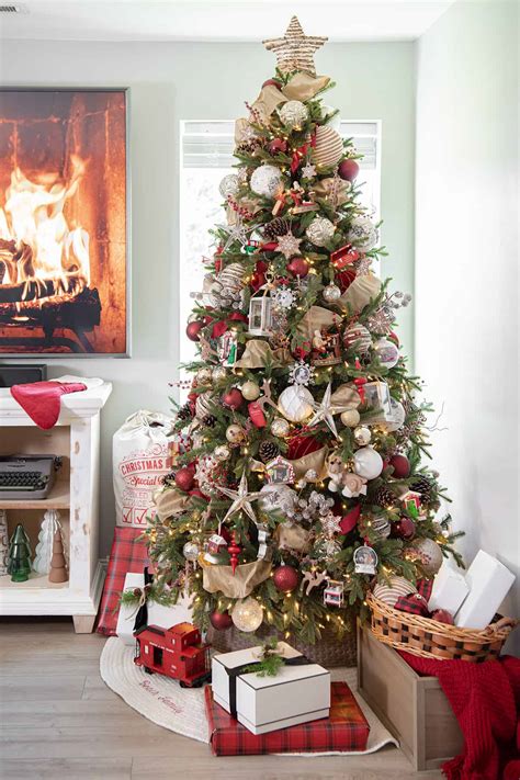 Cozy Red and Gold Christmas Tree Decorating Ideas • Craving Some Creativity