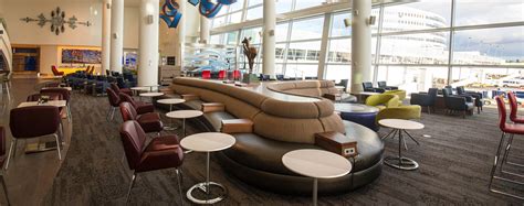 Exploring Delta Airlines' Airport Lounges: A Traveler's Guide