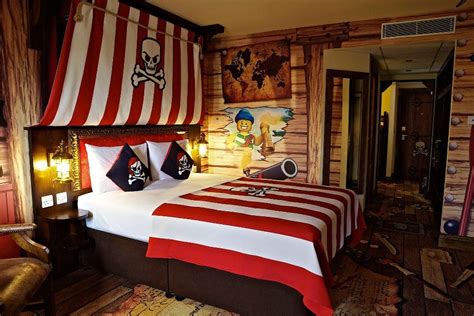 Love the sail and comforter | Pirate bedroom, Pirate room, Hotel