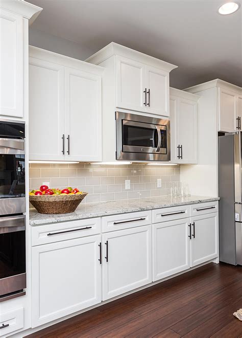 10+ Pictures Of Kitchen With White Cabinets - DECOOMO