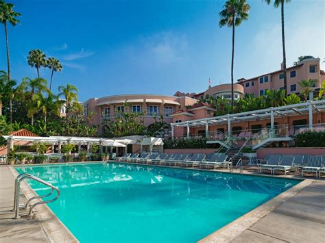 The Beverly Hills Hotel And Bungalows | Discover Los Angeles