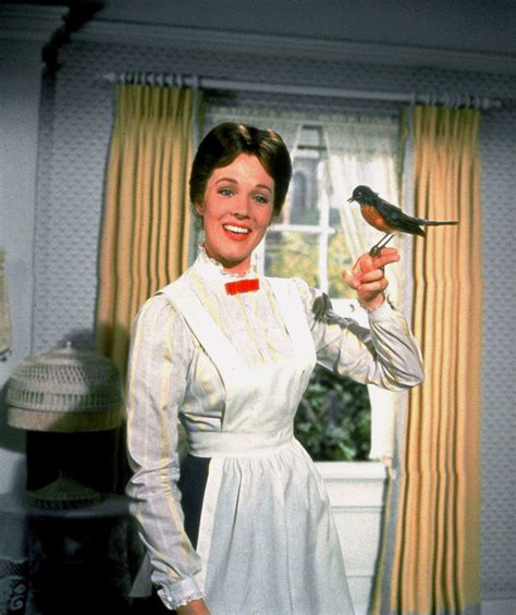 Julie Andrews in Mary Poppins | Mary poppins, Julie andrews, Poppins