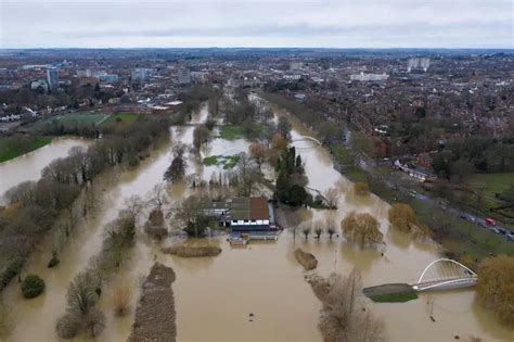 Bedfordshire weather: Residents told to prepare as flooding expected ...