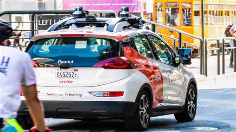 Robotaxi, oltre 600 incidenti nel giro di un anno | Altro che futuro ...