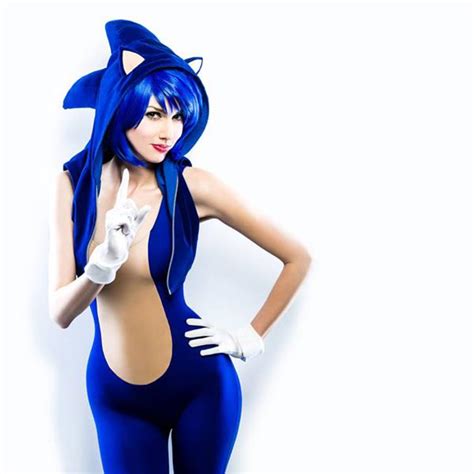 Sexy Sonic the Hedgehog Cosplay | Fanboy Fashion