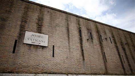 Is the Vatican really surrounded by walls? | CNN