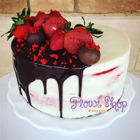 10 Fantastic Red Velvet Birthday Cake Ideas 2024