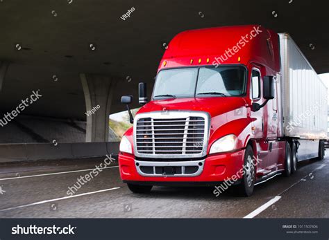 Red_red_semi_truck_truck Images, Stock Photos & Vectors | Shutterstock