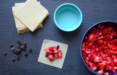 Pixel Whisk: Strawberry-Chocolate Dessert Dumplings