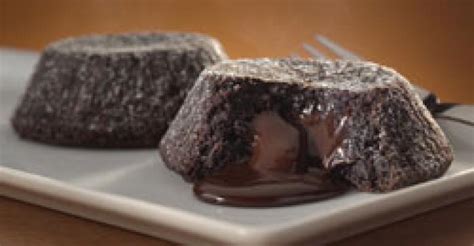 Domino's adds Chocolate Lava Crunch Cakes | Nation's Restaurant News