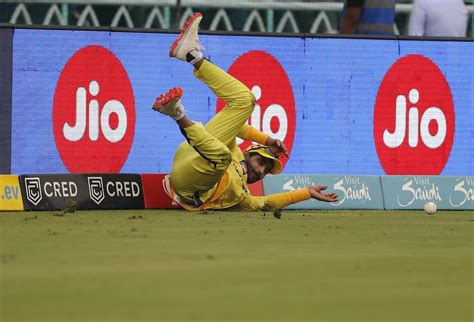 Ravindra Jadeja puts in the dive close to the boundary | ESPNcricinfo.com