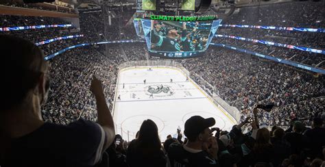 What it's like watching hockey at the Seattle Kraken's epic new arena ...