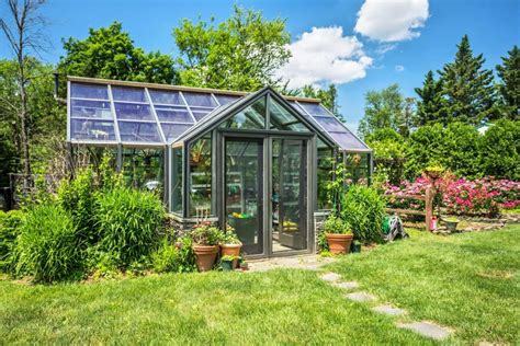 Types of Backyard Greenhouses | HGTV