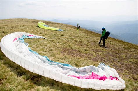 Everything about paragliding courses in India | A beginner's guide