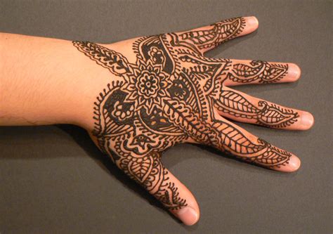 22 Innovative Henna Hand Designs Palm | makedes.com