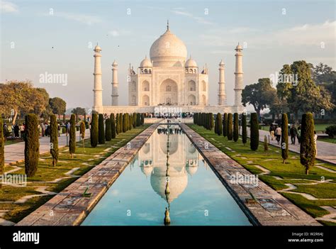 The Taj Mahal and reflecting pool, Agra, Uttar Pradesh, India Stock ...