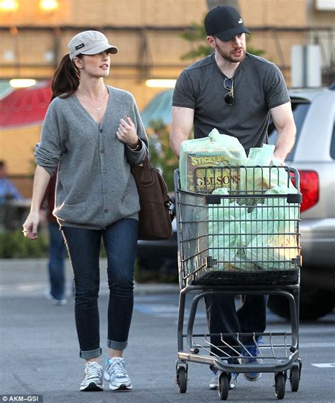 Chris Evans and Minka Kelly shop for groceries | Daily Mail Online