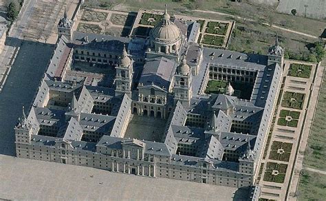 El Escorial_palace_monastery_plan_1 | European palace, Architecture old ...