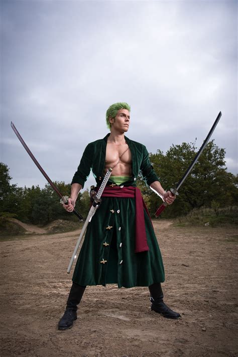 Elffi - Roronoa Zoro - One Piece. #Cosplay Costume...