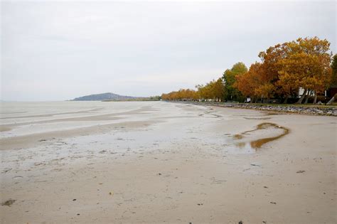 Strong Wind Makes Lake Balaton Tilt - PHOTOS! - Hungary Today