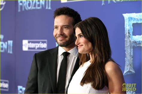 Idina Menzel & Husband Aaron Lohr Make Rare Red Carpet Appearance at ...