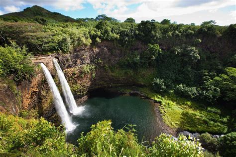 10 Amazing Kauaʻi Waterfalls + Map (for swimming, hiking, families)